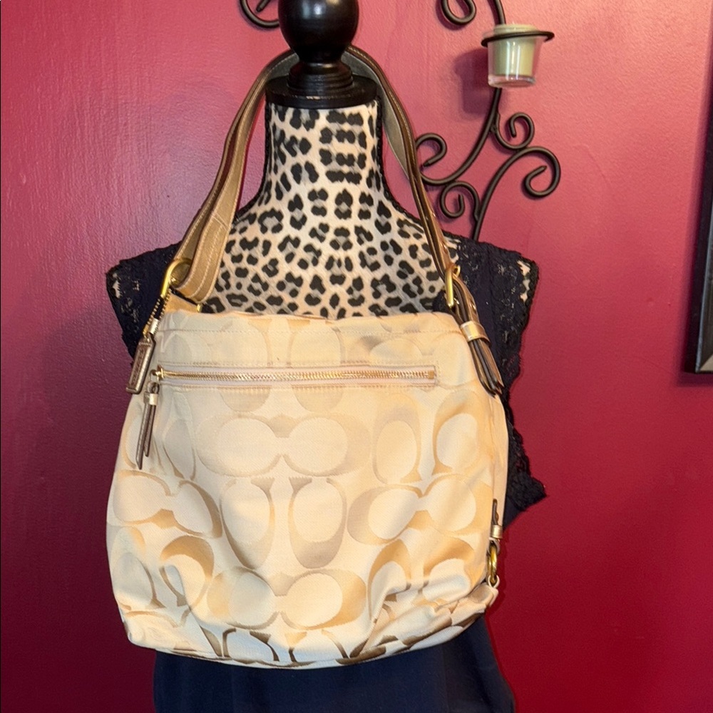 Coach Cream and Brown Shoulder Bag with Elegant Design